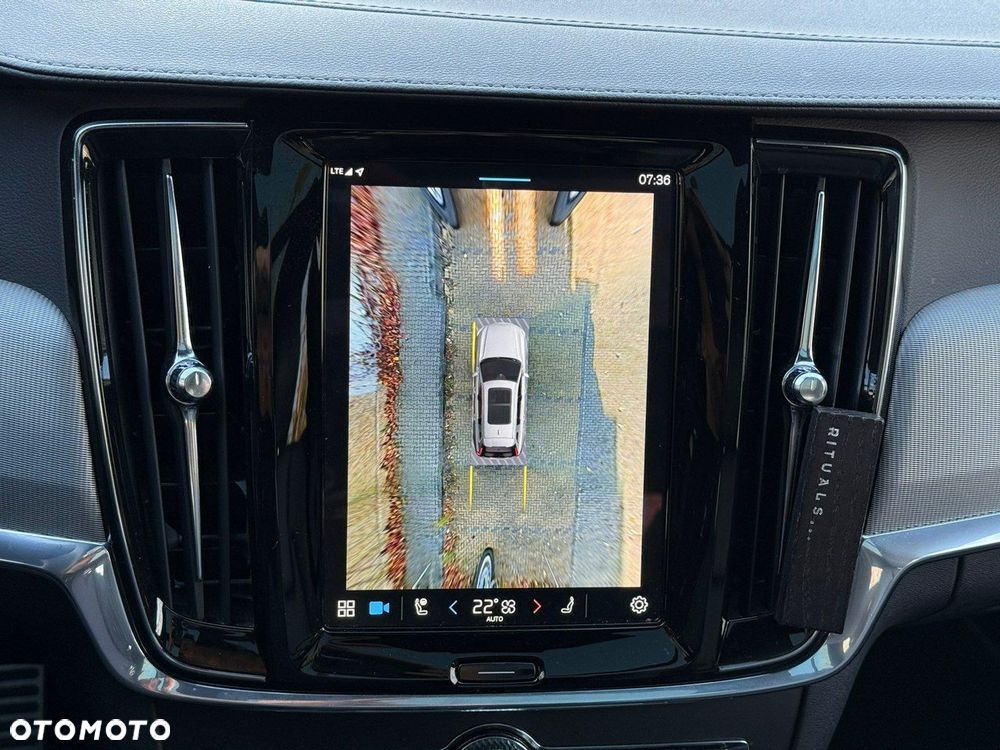 Volvo V90 T8 AWD Plug-In Hybrid R-Design - 27