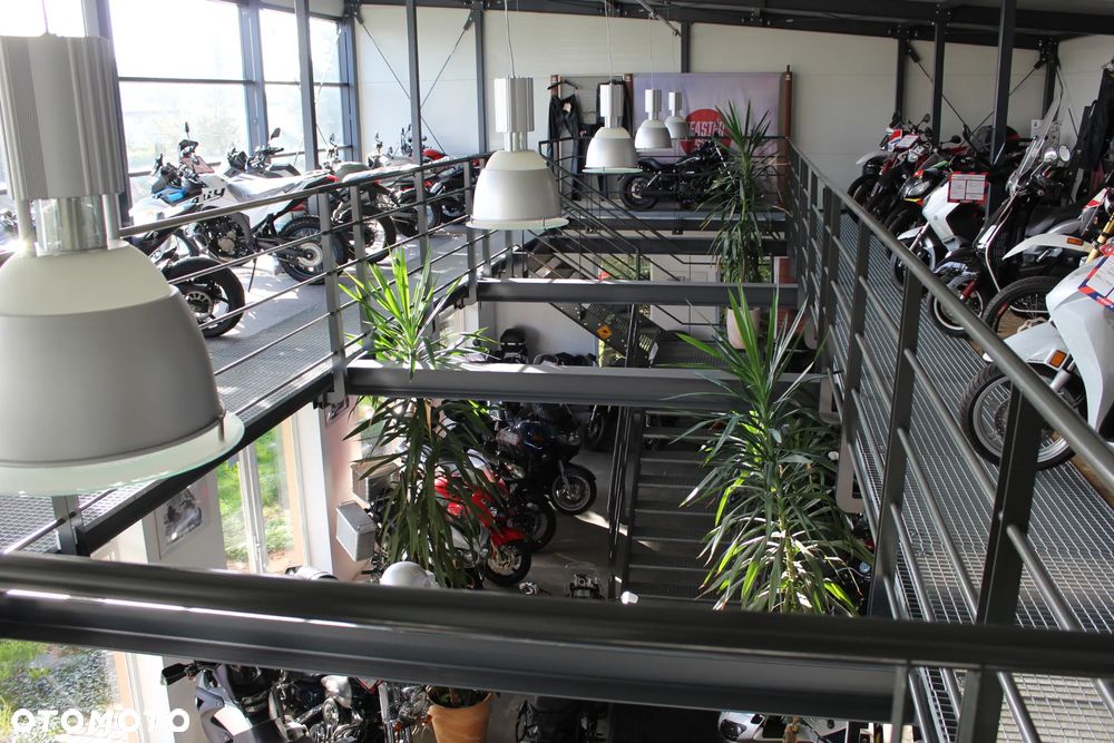 Triumph Bonneville - 16