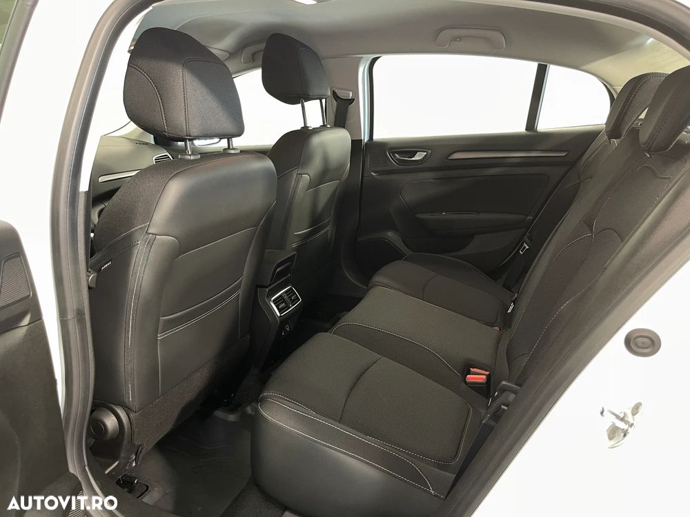 Renault Megane TCe EDC Zen - 12