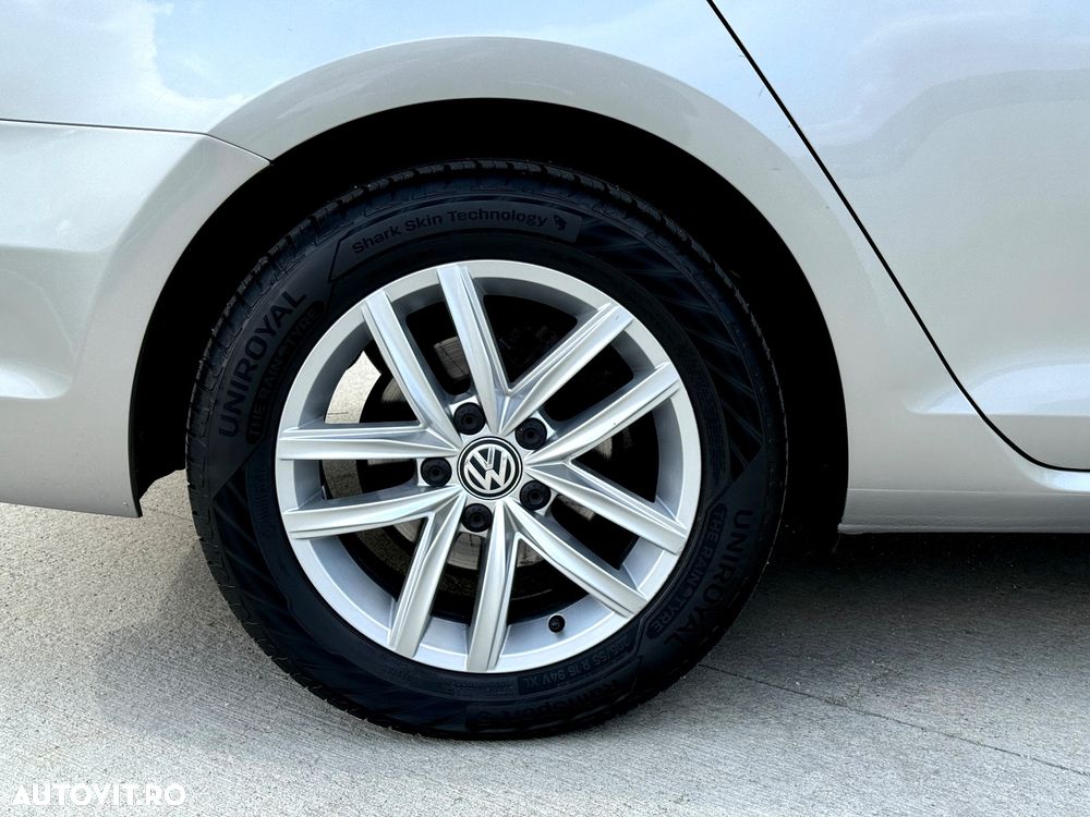 Volkswagen Golf 1.6 TDI Highline - 23