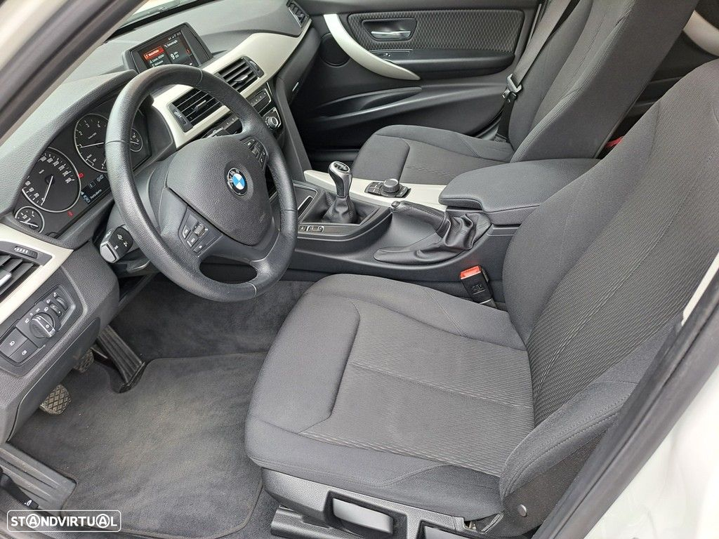BMW 318 d Touring - 9