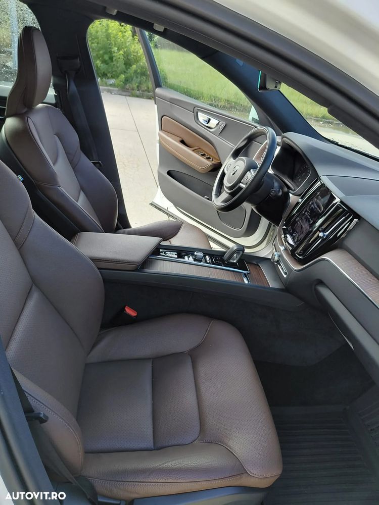 Volvo XC 60 B4 MHEV AT8 AWD Momentum Pro - 8