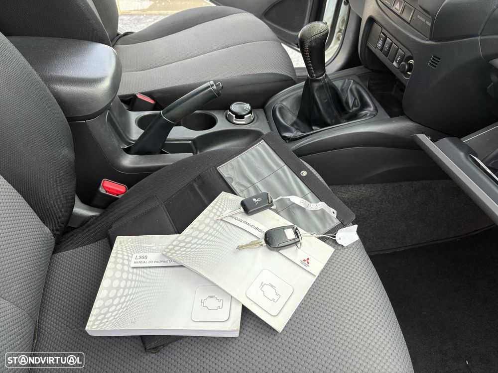 Mitsubishi L200 2.4 DI-D CD Campera Space Cab 3L 4WD - 21