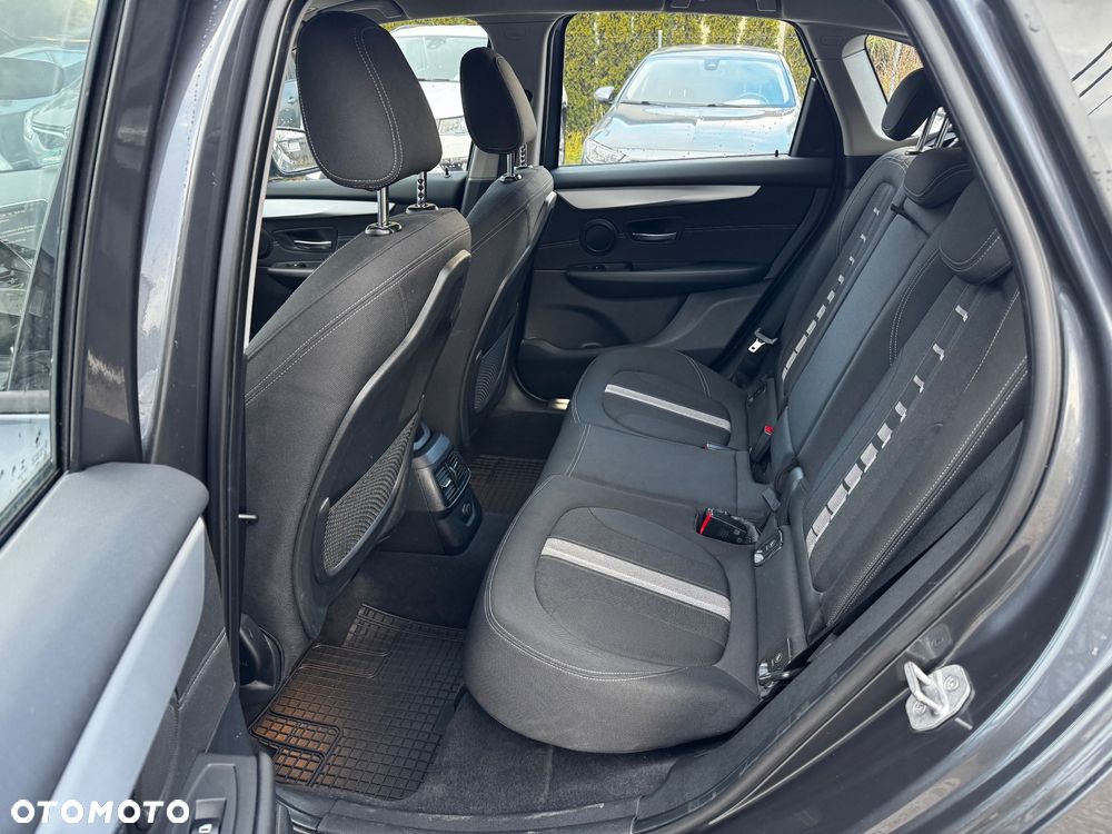 BMW Seria 2 218d - 28