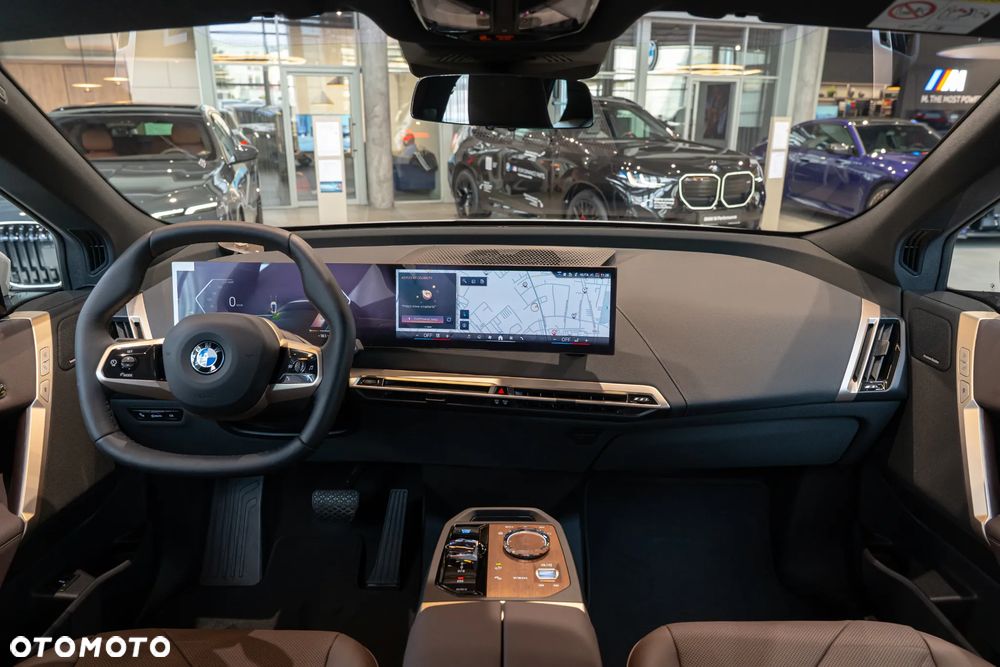 BMW iX - 36