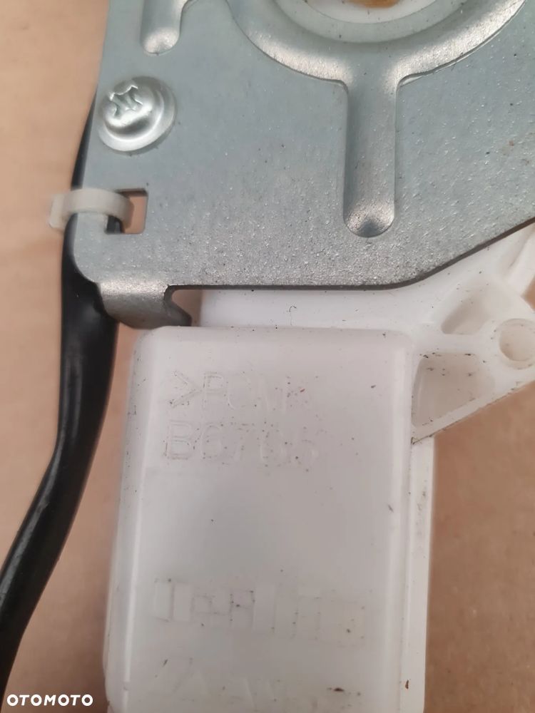 } SUZUKI SWIFT MK6 - ZAMEK KLAPY BAGAŻNIKA TYŁ - 3