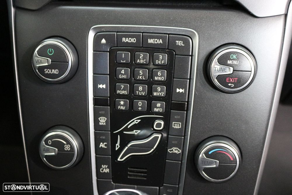 Volvo V40 2.0 D3 Momentum - 33