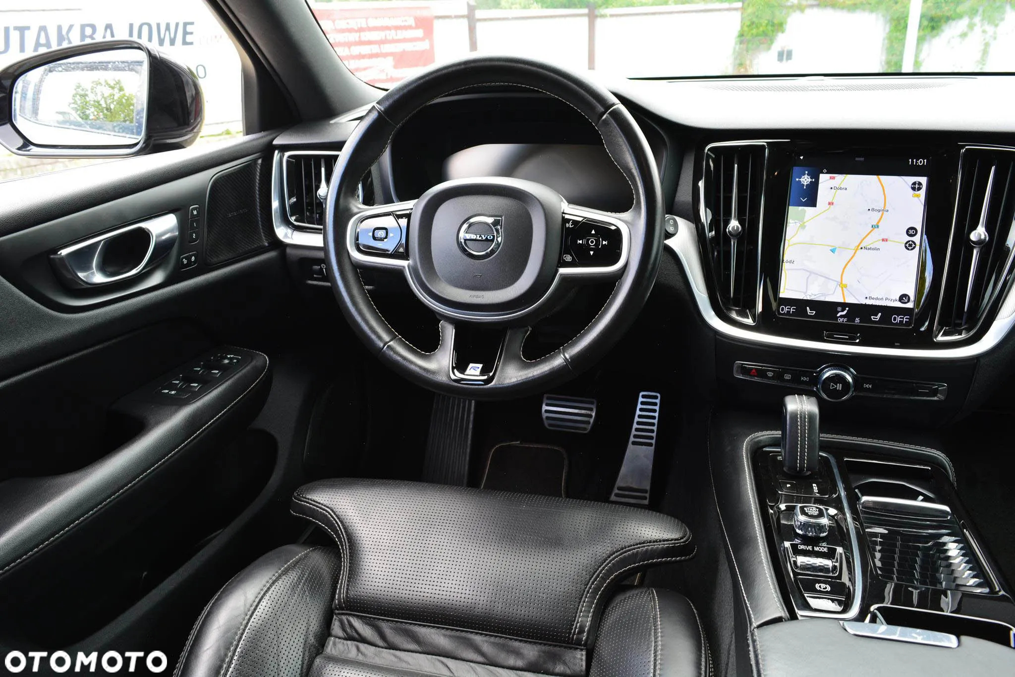 Volvo V60 T8 AWD Plug-In Hybrid R-Design - 34