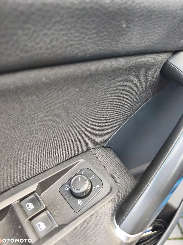 Volkswagen Touran 2.0 TDI SCR Highline - 16