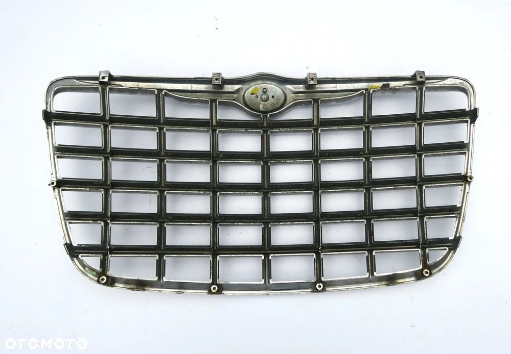 CHRYSLER 300C 2004 - 2010 atrapa GRILL CHROM LOGO 300 C ORYGINAŁ OE - 10