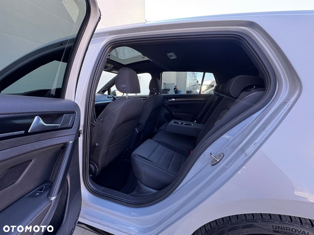 Volkswagen Golf - 25