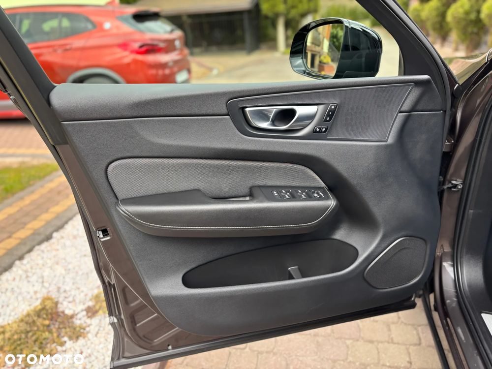 Volvo XC 60 B4 D AWD Geartronic RDesign - 28