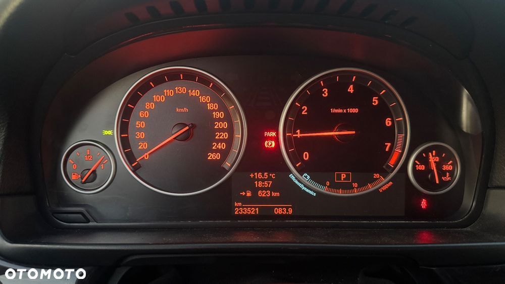 BMW Seria 5 528i xDrive Luxury Line - 18