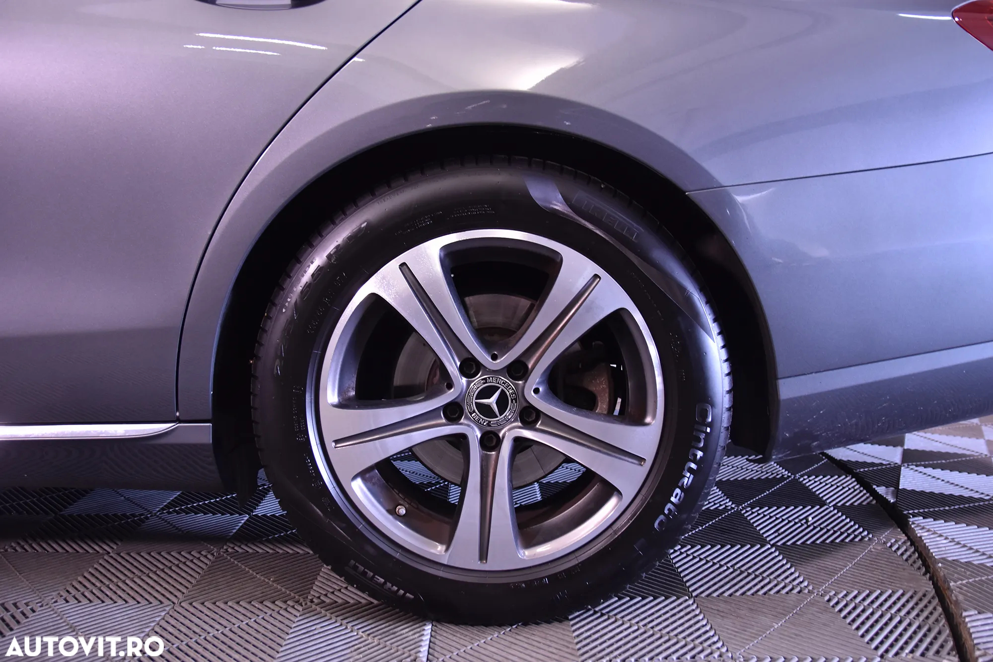 Mercedes-Benz E 200 Aut. - 13