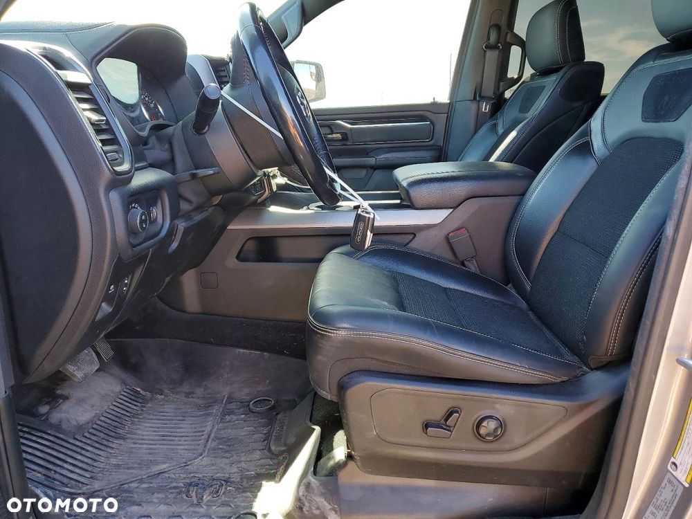 RAM 1500 Crew Cab Shortbed Bighorn - 8
