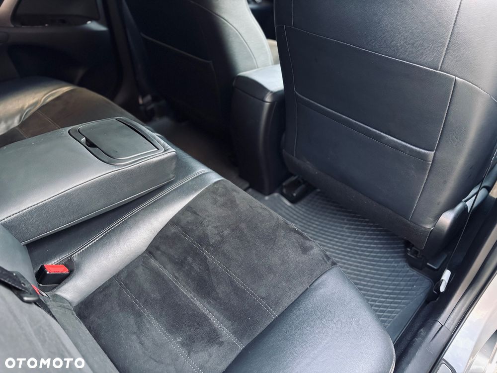 Toyota Avensis 1.8 Sol NAVI - 24