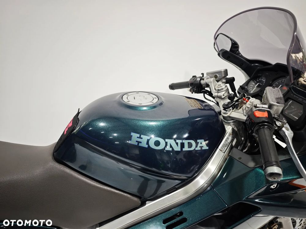 Honda VFR - 8