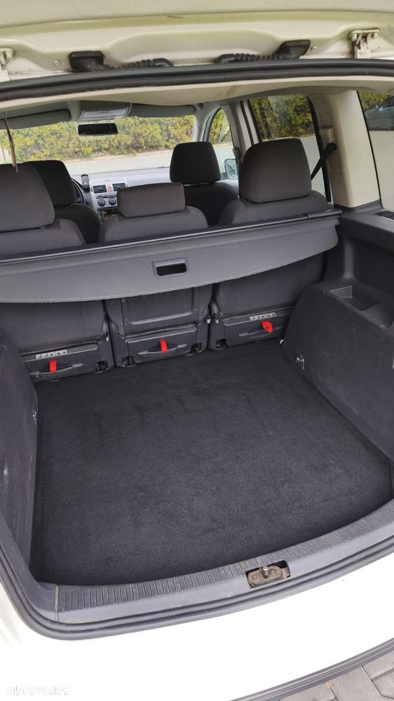 Volkswagen Touran - 14