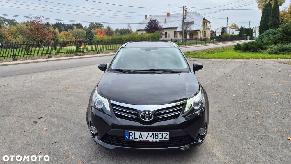 Toyota Avensis 2013 photo 2