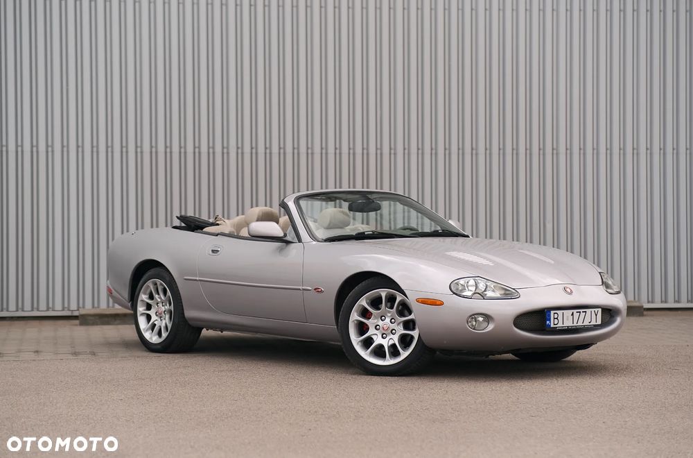 Jaguar XK8 - 17
