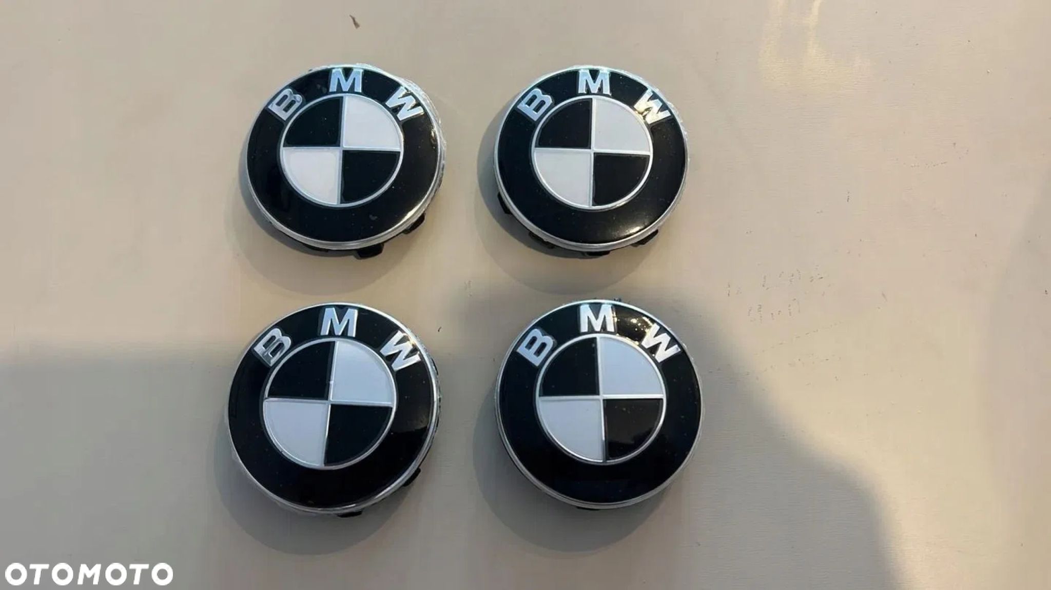 EMBLEMATY DEKIELKI ZNACZKI BMW KAPSLE - 1