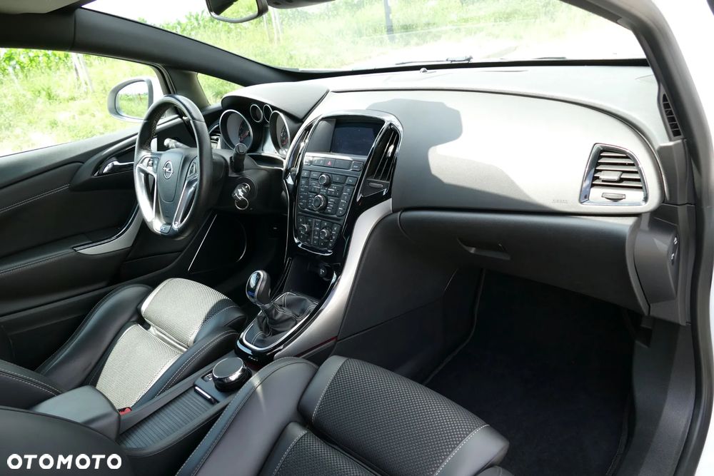 Opel Astra IV GTC OPC - 12