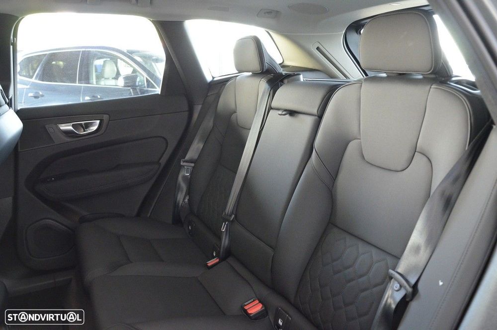 Volvo XC 60 2.0 T6 PHEV Plus Dark - 20