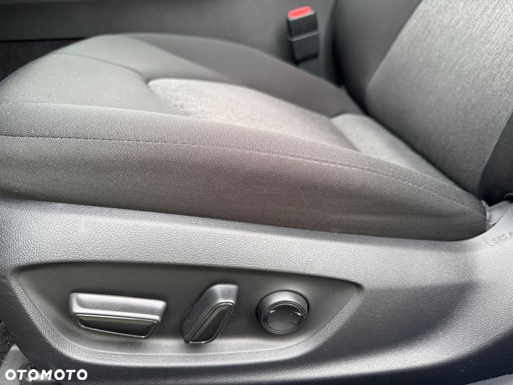 Toyota Camry 2.5 Hybrid Comfort CVT - 23