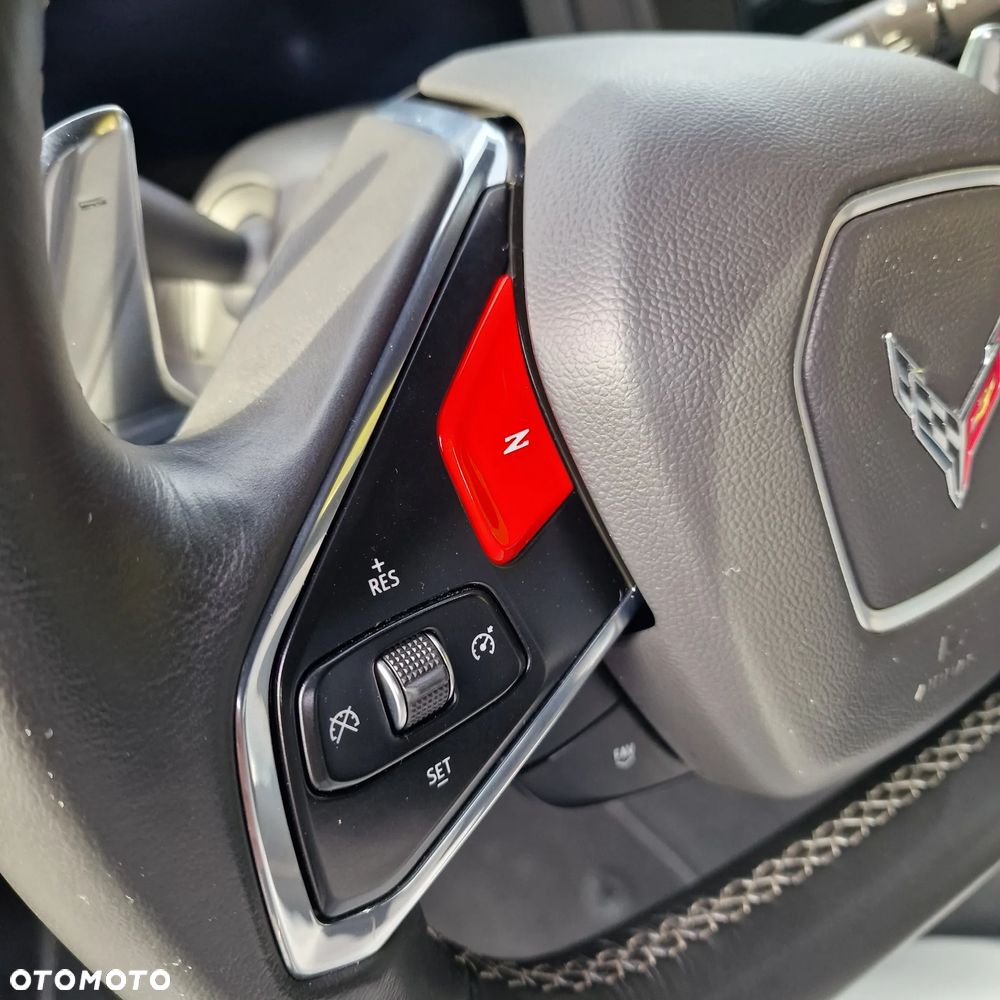 Chevrolet Corvette - 21