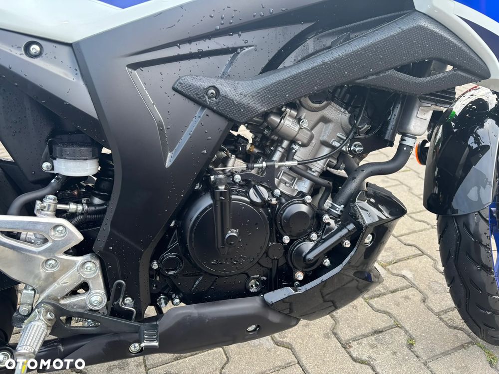 Suzuki GSX - 6