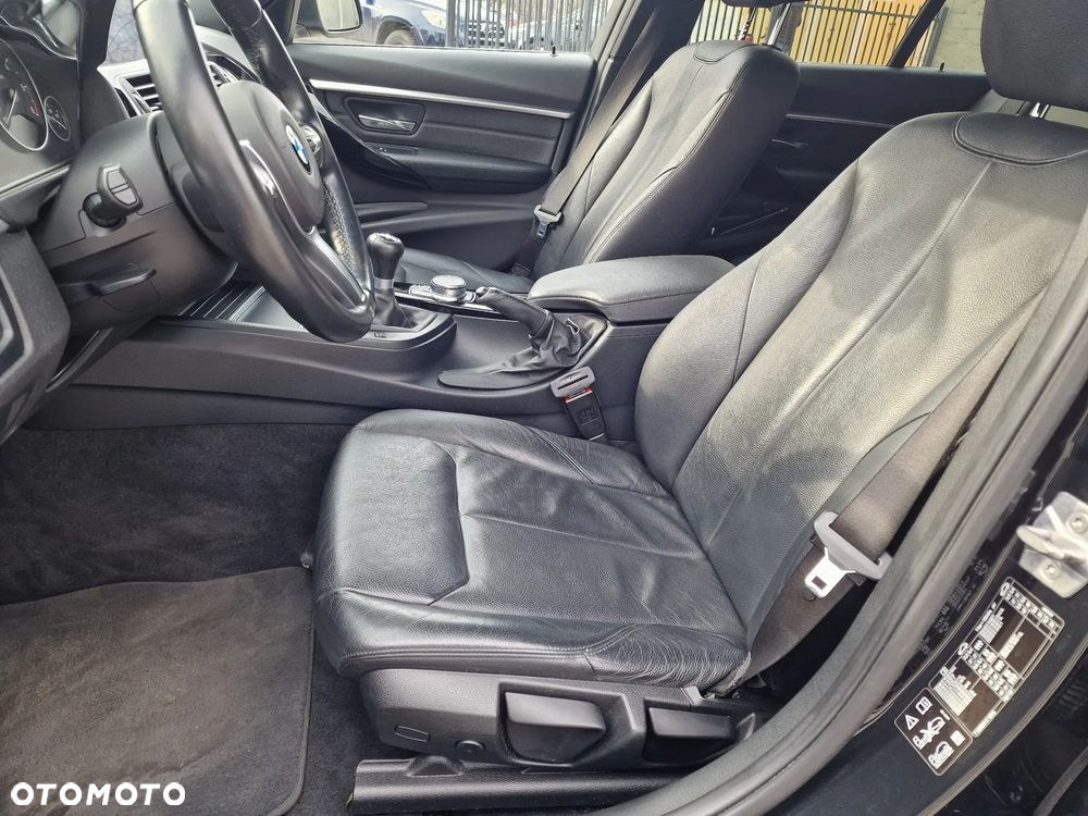 BMW Seria 3 318d xDrive Luxury Line - 23