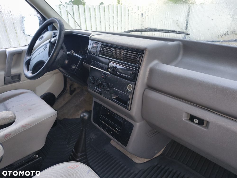 Volkswagen Caravelle - 6