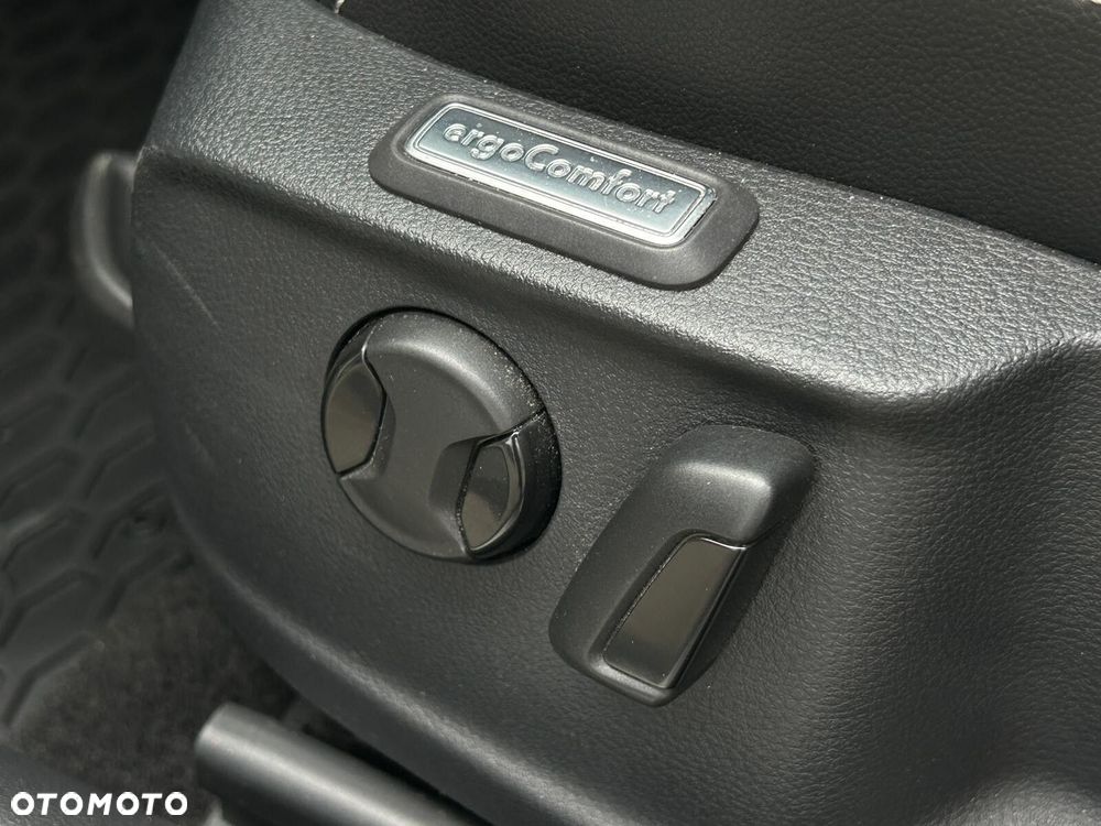 Volkswagen Passat Variant 2.0 TDI EVO Elegance DSG - 35