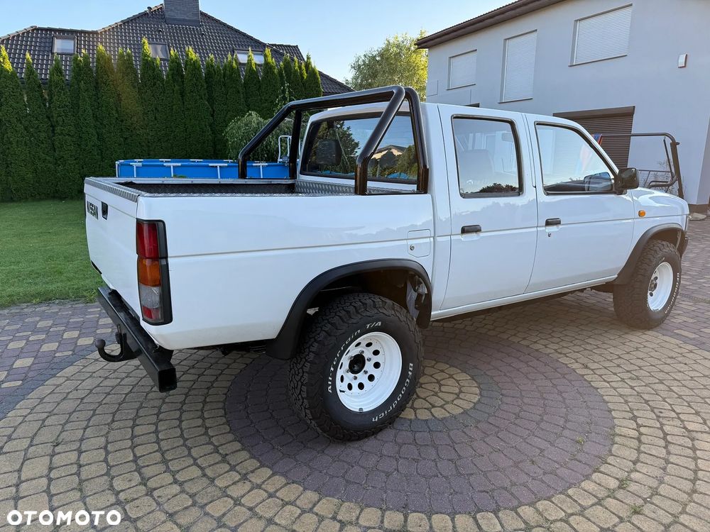Nissan Pickup - 3