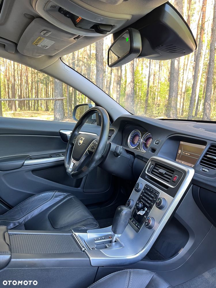 Volvo S60 T6 AWD R-Design - 10