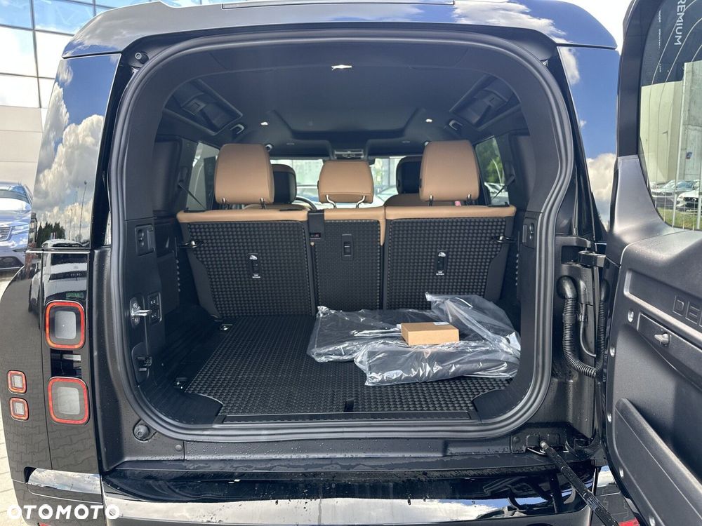 Land Rover Defender - 22