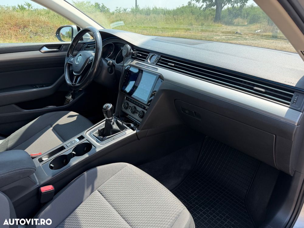 Volkswagen Passat 1.6 TDI Trendline - 11