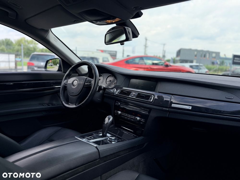 BMW Seria 7 750i - 33