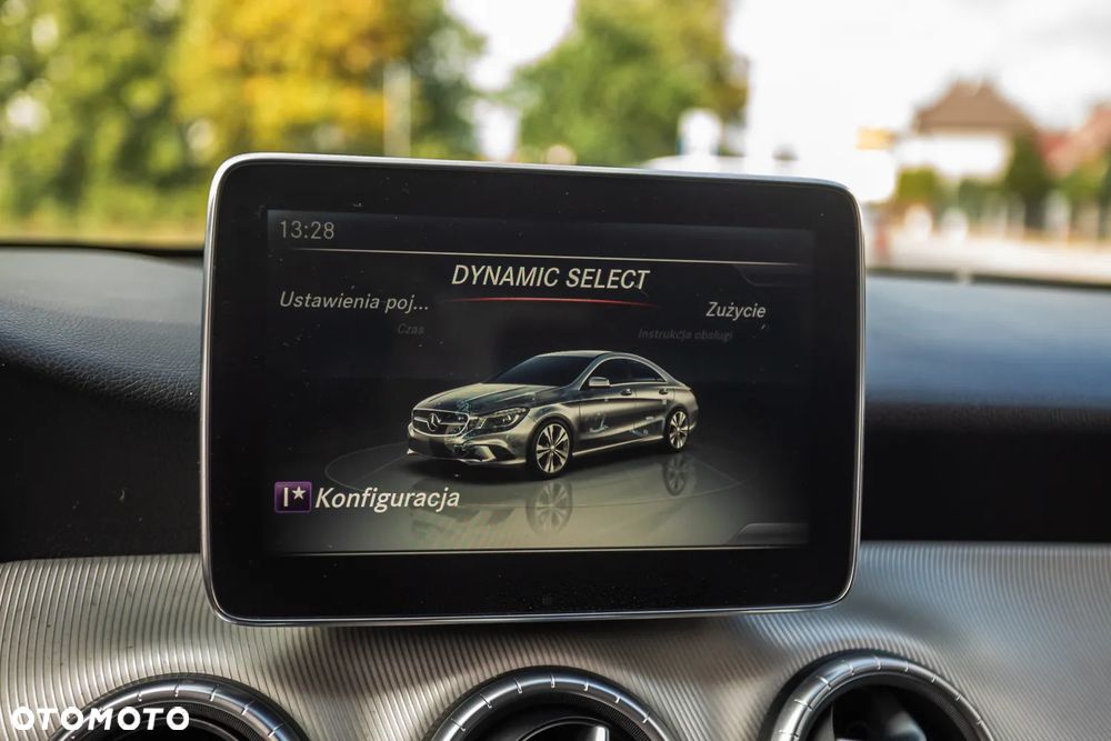Mercedes-Benz CLA 180 7G-DCT - 29