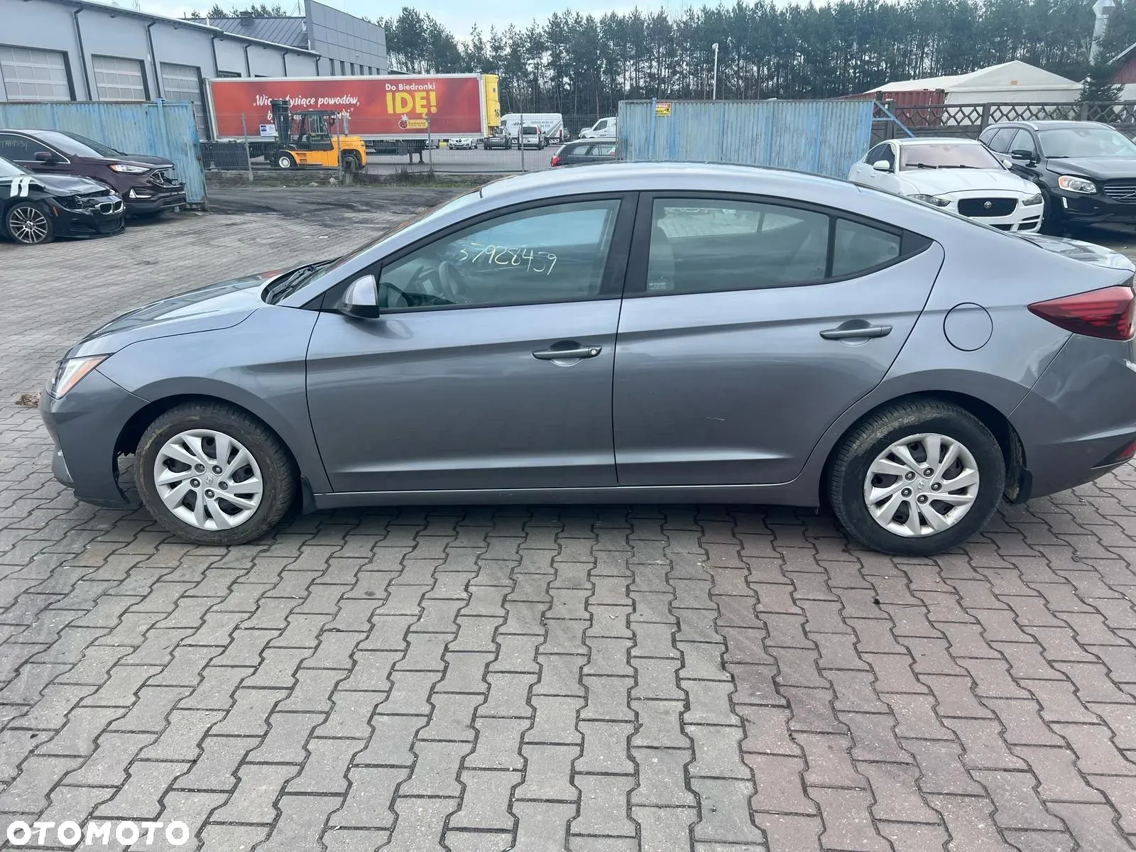 Hyundai Elantra - 4