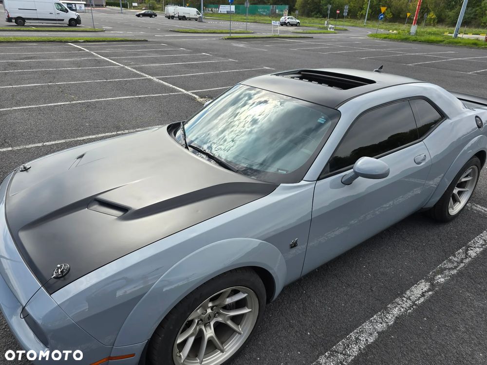 Dodge Challenger - 10