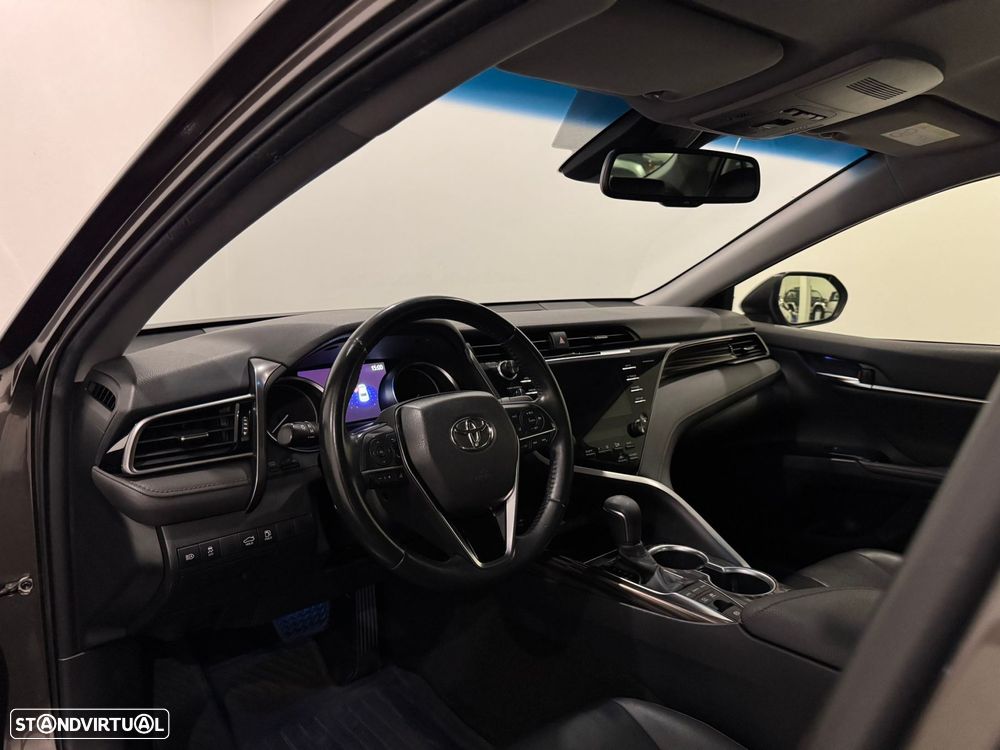 Toyota Camry 2.5 Hybrid Luxury - 6