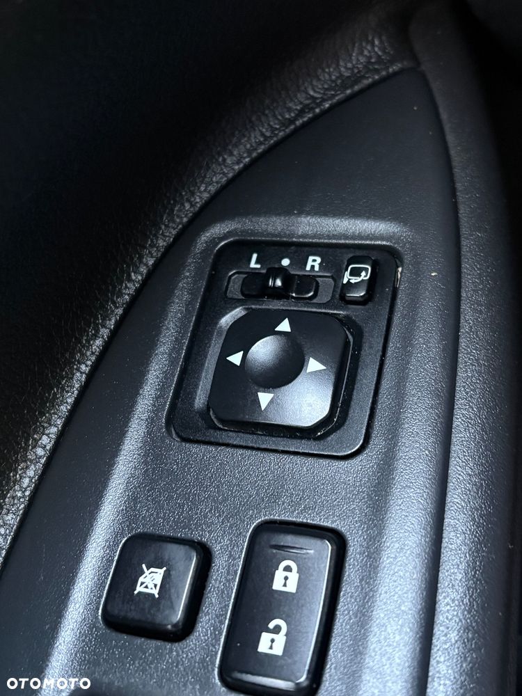 Mitsubishi Outlander 2.0 Instyle + 4WD CVT - 26