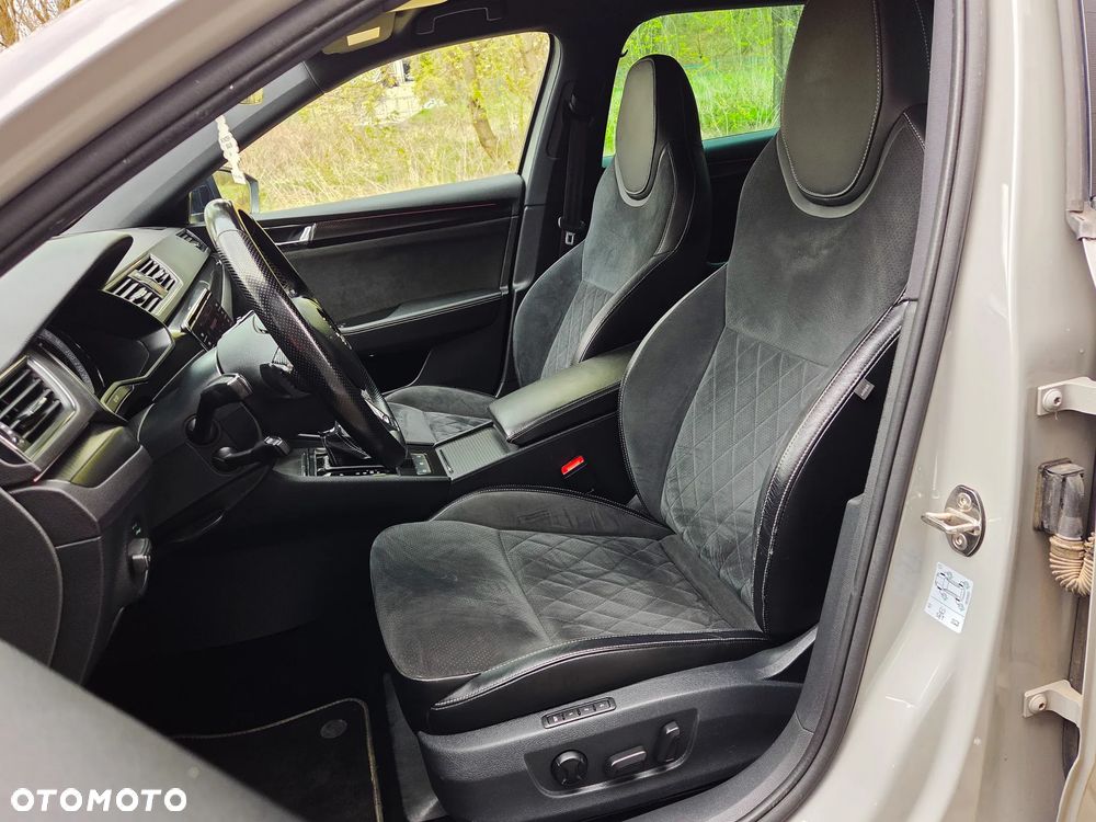 Skoda Superb 2.0 TDI SCR Sportline DSG - 8