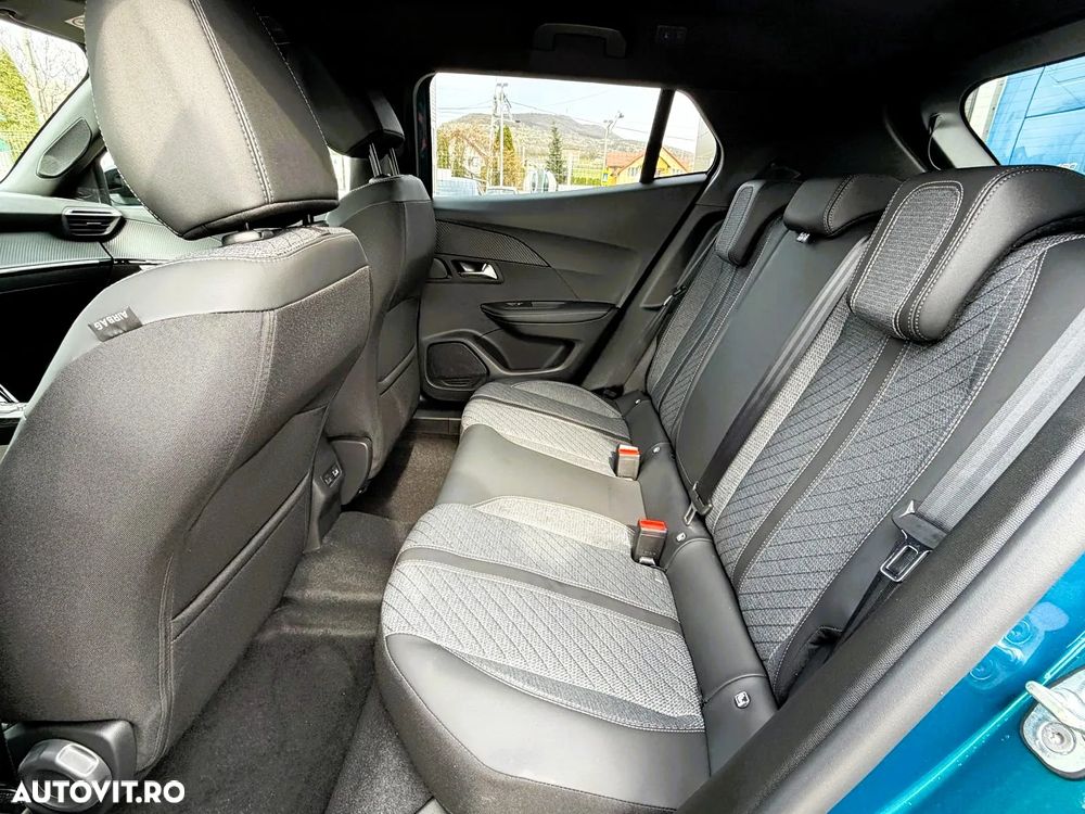 Peugeot 2008 1.2L e-DCS6 MHEV Allure - 12