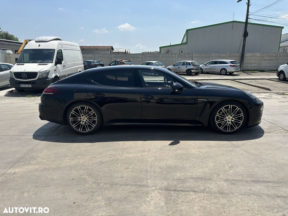 Porsche Panamera - 4