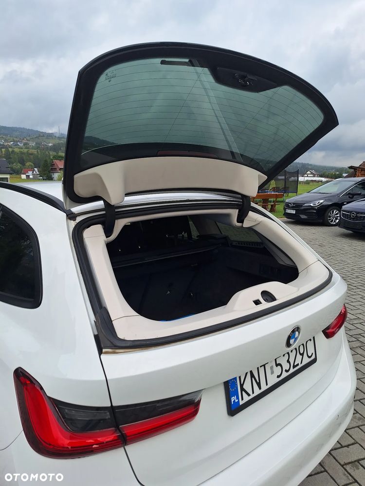 BMW Seria 3 330i xDrive Sport Line sport - 18