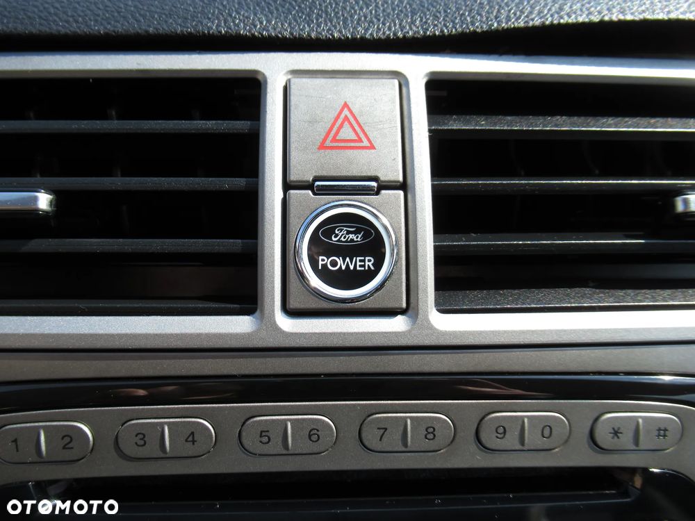 Ford Kuga 2.0 TDCi 2x4 Titanium - 30