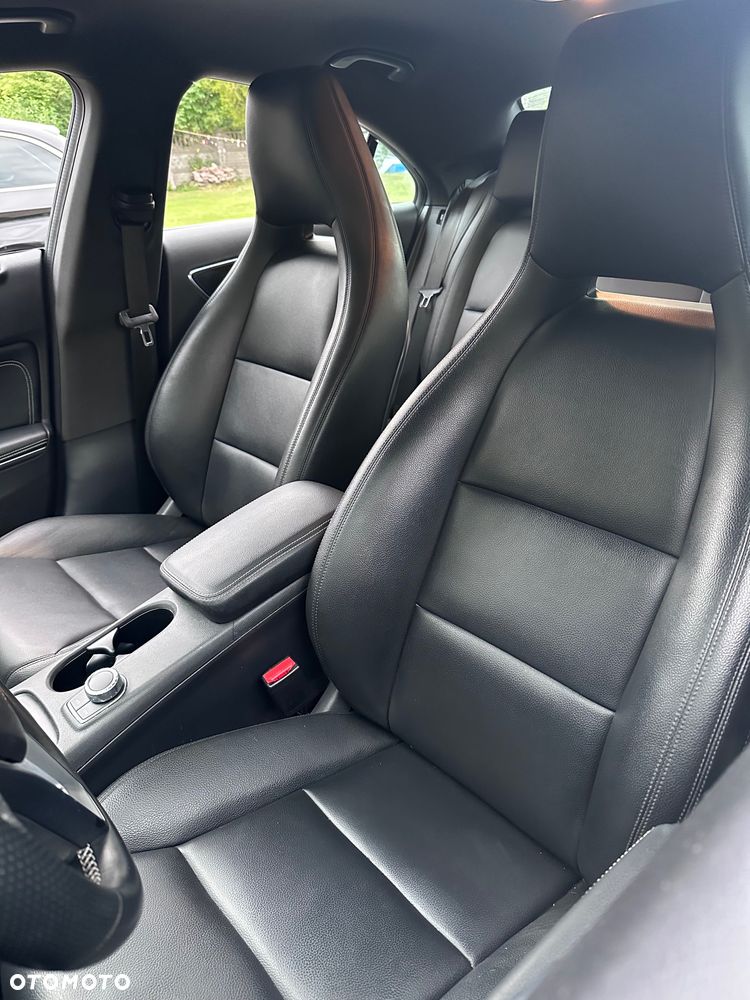 Mercedes-Benz CLA 250 4Matic 7G-DCT AMG Line - 16