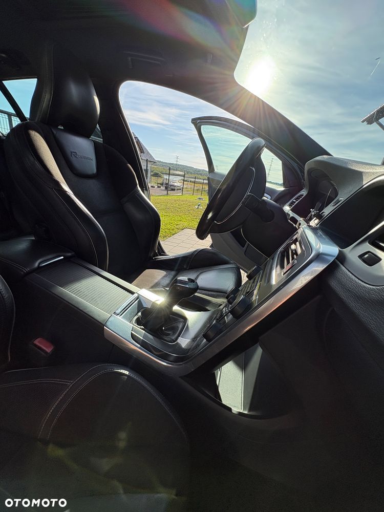 Volvo V60 D4 Drive-E R-Design Kinetic - 23